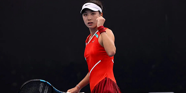 弱侧站位更 弱侧站位更